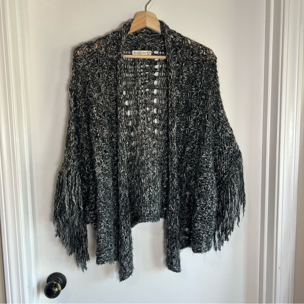 Abercrombie & Fitch Gray Open Knit Fringe‎ Shaw, OS